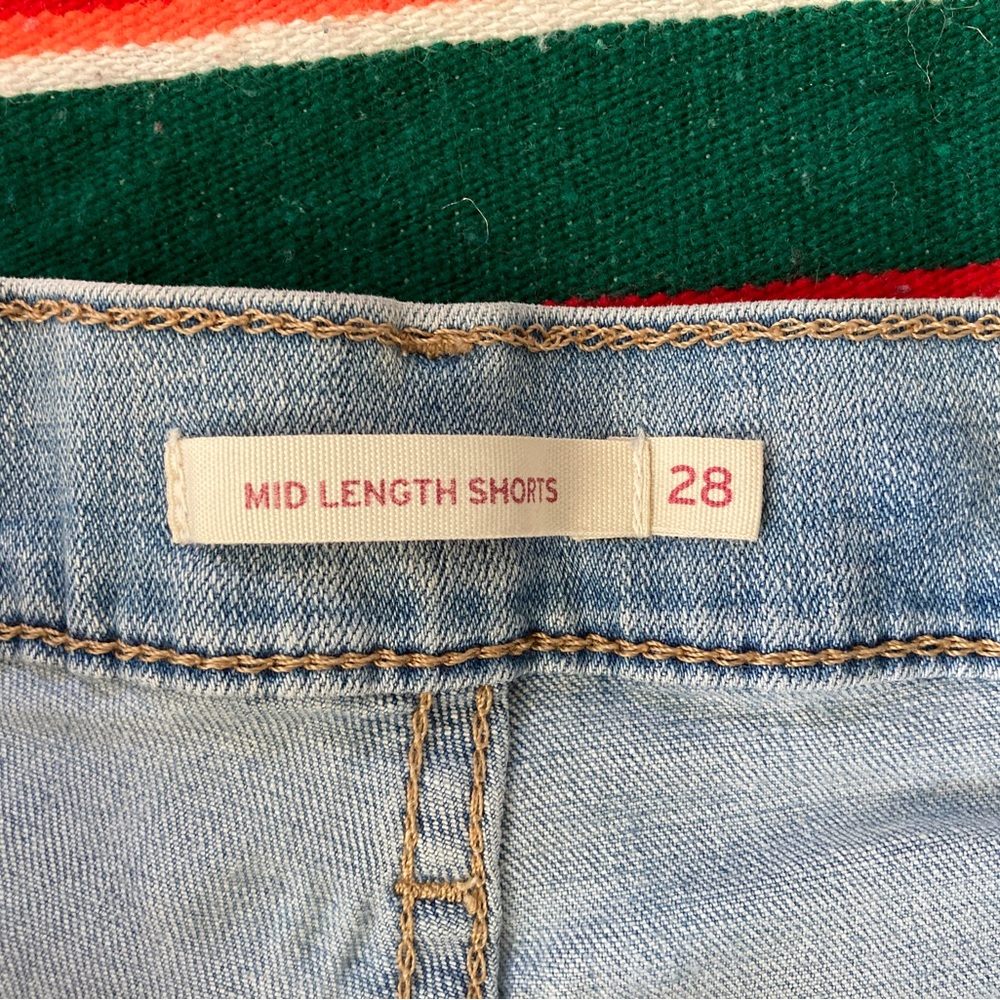 Levi’s Denim Shorts Mid-Length - Picture 4 of 5
